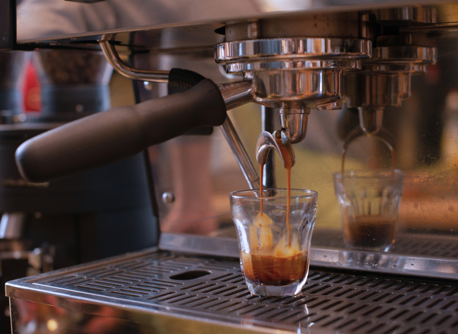 Manuell espressomaskin lager espresso i kopp